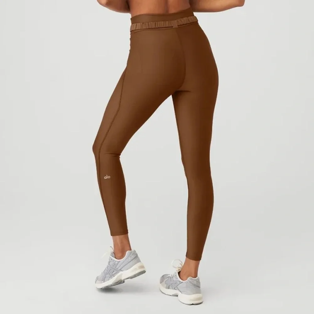 ALO Yoga Airlift High-Waist 7/8 Charmer Legging in Cinnamon Brown